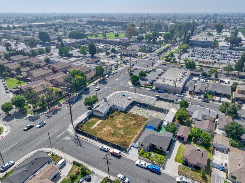 Primary Photo Of 14113 Downey Ave, Paramount Convenience Store For Sale