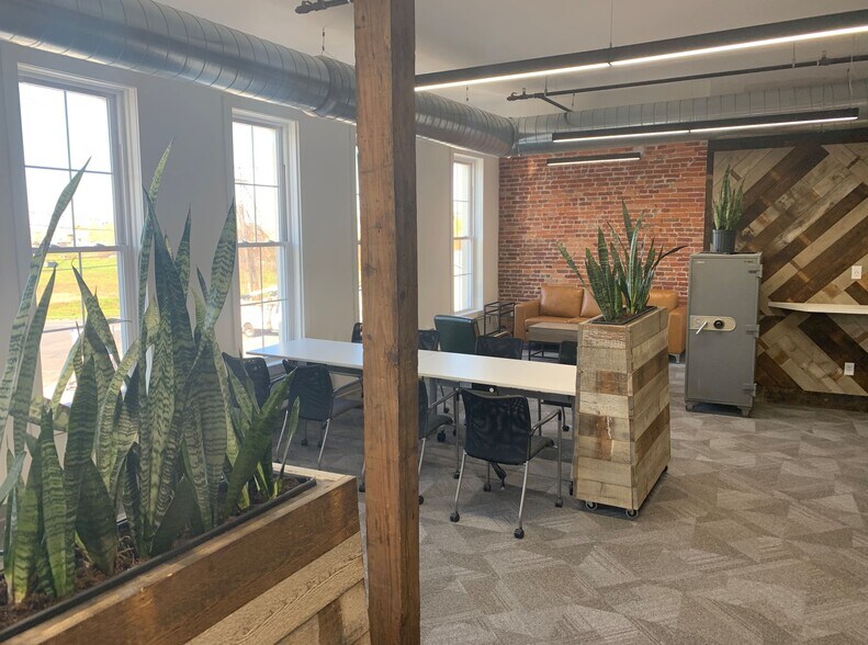 More Photos Of 1970 W Fayette St, Syracuse Office Residential For Lease