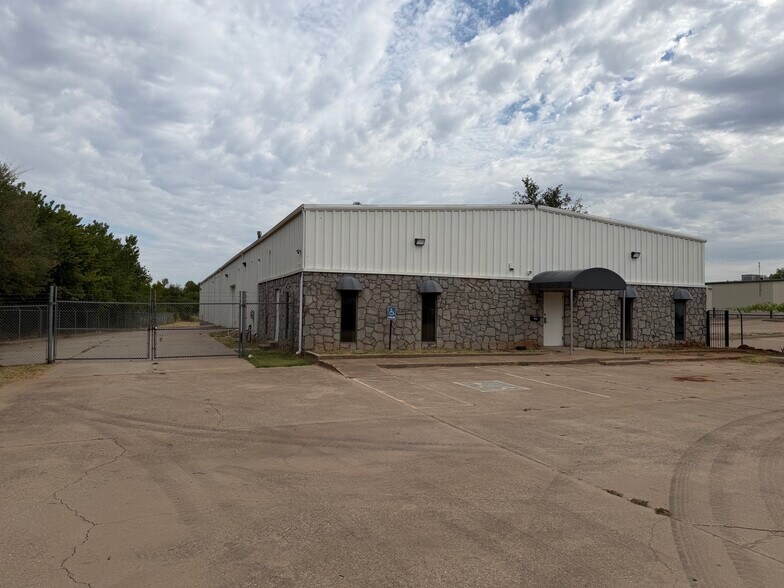More Photos Of 1901 SE 29th St, Oklahoma City Manufacturing For Sale