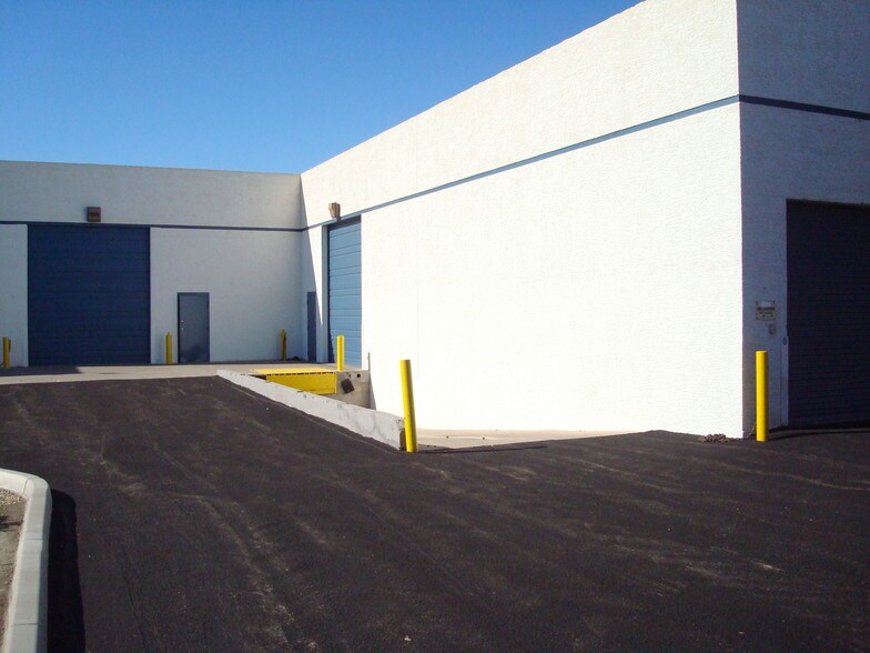 More Photos Of 3745 E Wier Ave, Phoenix Warehouse For Lease