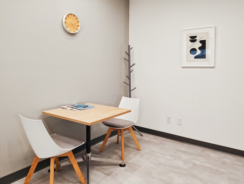 More Photos Of 3003 Tamiami Trl N, Naples Coworking Space