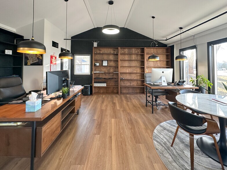 More Photos Of 305 E Maple Rd, Troy Office For Sale