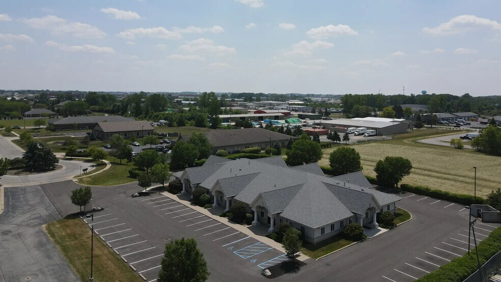 More Photos Of 702 Commerce Dr, Perrysburg Office For Lease