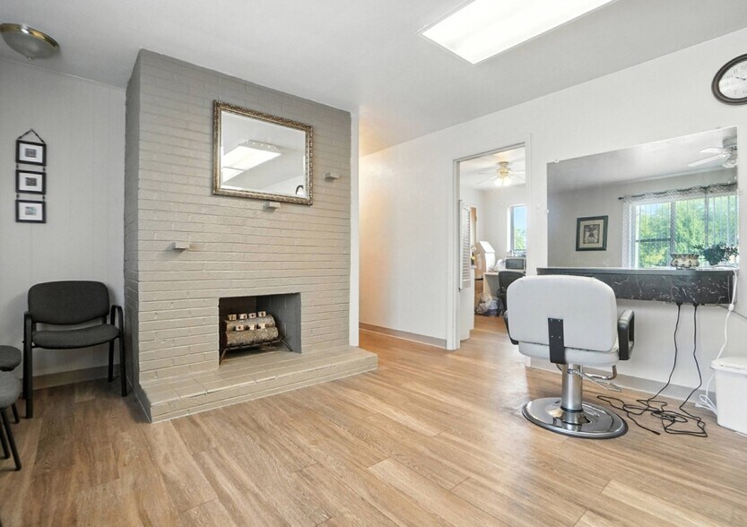 More Photos Of 5402-5404 N Main St, Dayton Office For Sale