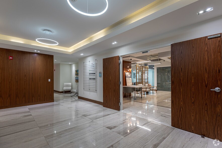 More Photos Of 323 Sunny Isles Blvd, Sunny Isles Beach Office For Lease