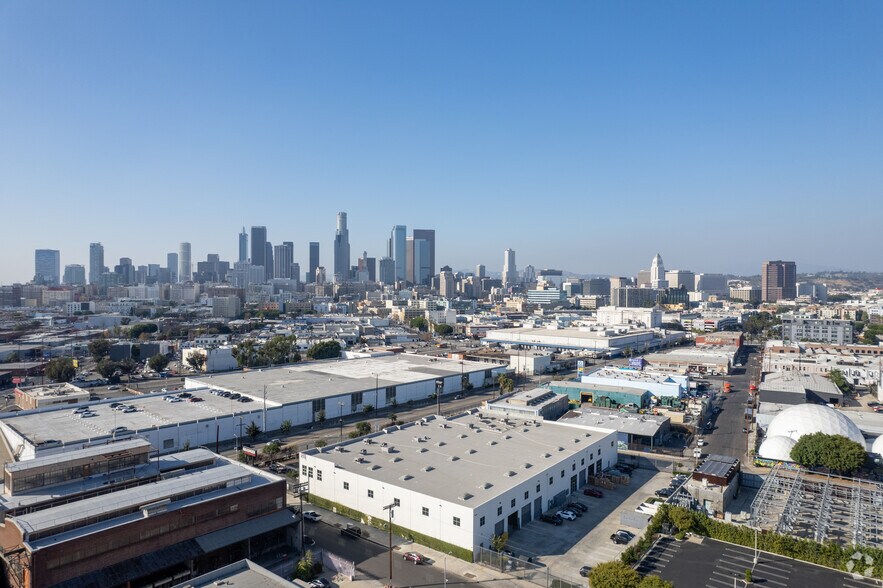 More Photos Of 568 S Alameda St, Los Angeles Light Manufacturing For Lease