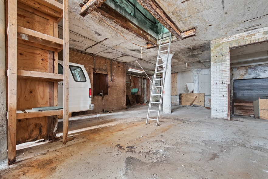 More Photos Of 3201 Locust St, Saint Louis Industrial For Sale