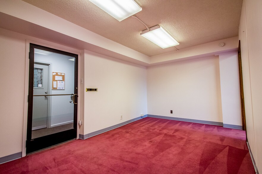 More Photos Of 411 Lakewood Cir, Colorado Springs Hotel For Sale