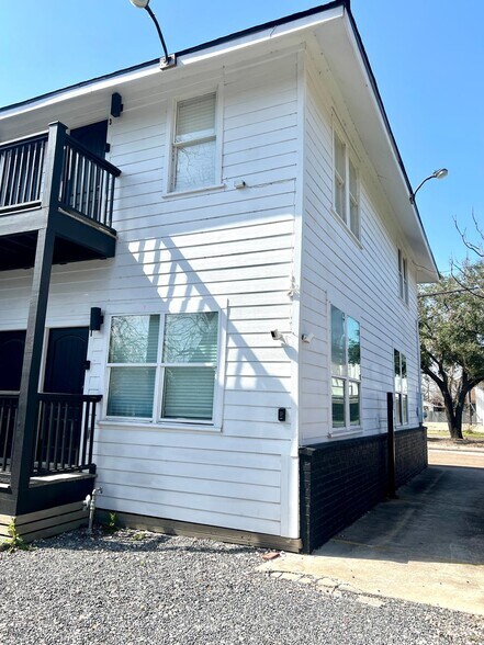 More Photos Of 203 S Lockwood Dr, Houston Apartments For Sale