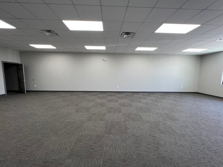 More Photos Of 192 Oakland Pky, Leesburg Office For Lease