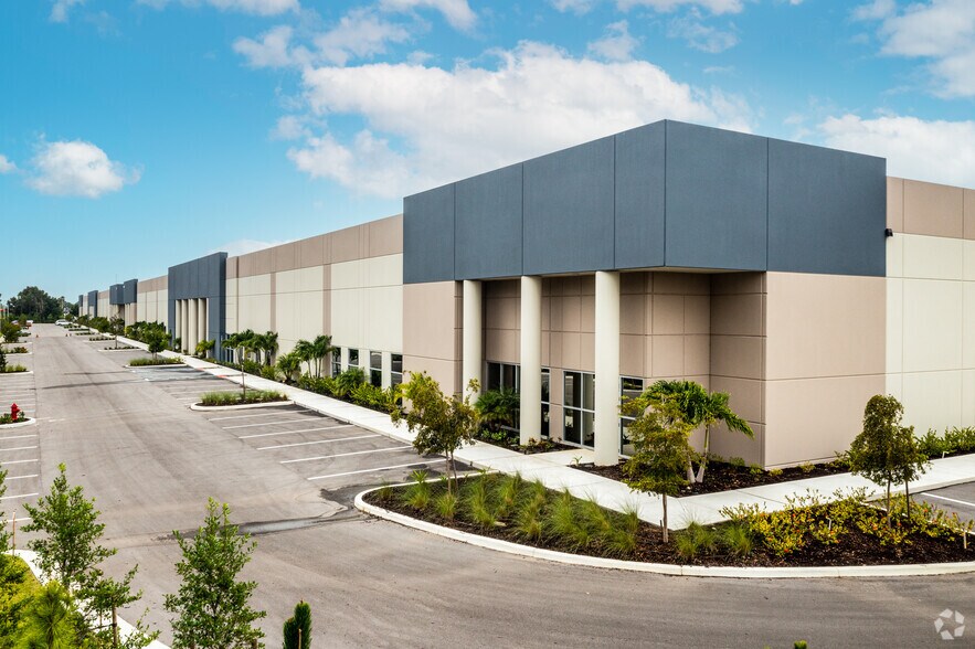 More Photos Of 9353 Laredo Ave, Fort Myers Unknown For Lease