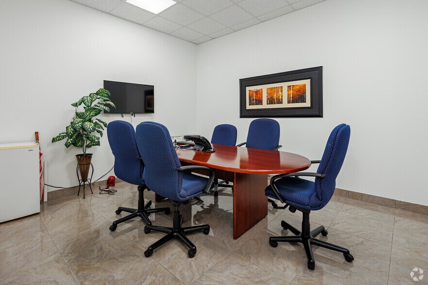 More Photos Of 4050 Premier Dr, Plano Light Manufacturing For Lease