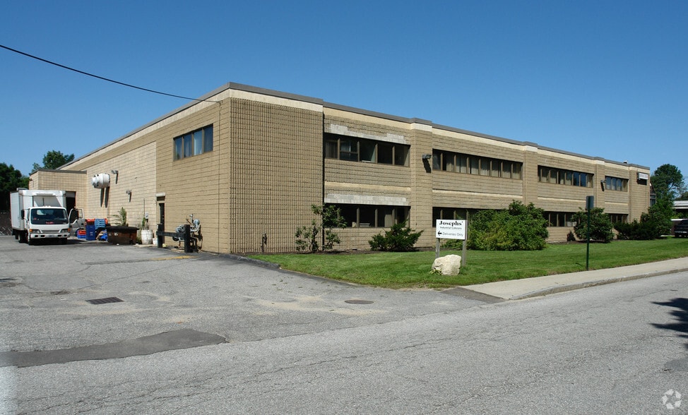 More Photos Of 30 Torrice Dr, Woburn Light Manufacturing For Sale