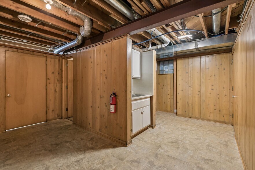 More Photos Of 901 NE 23rd Ave, Saint Anthony Office For Sale