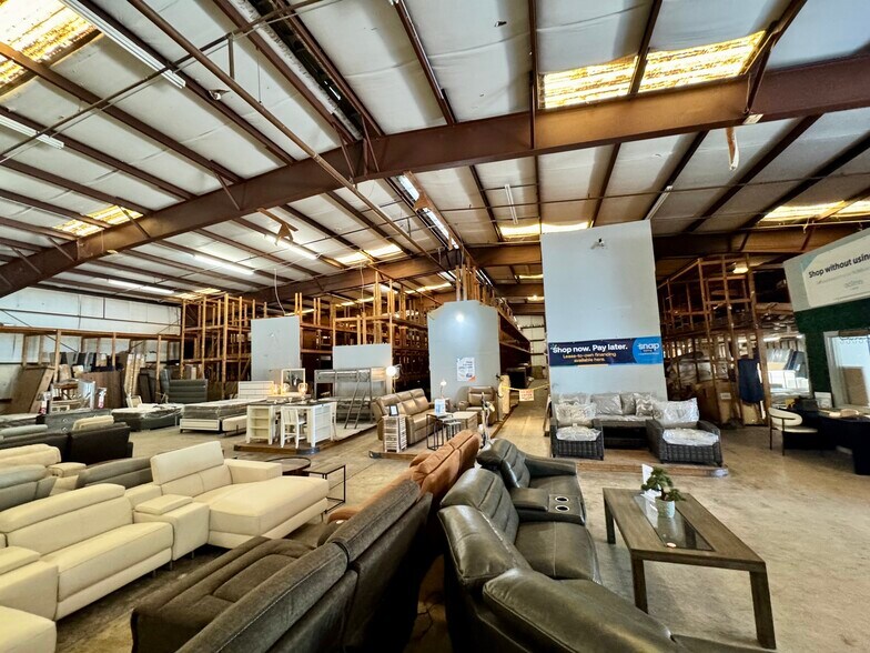 More Photos Of 685 S Yonge St, Ormond Beach General Retail For Sale