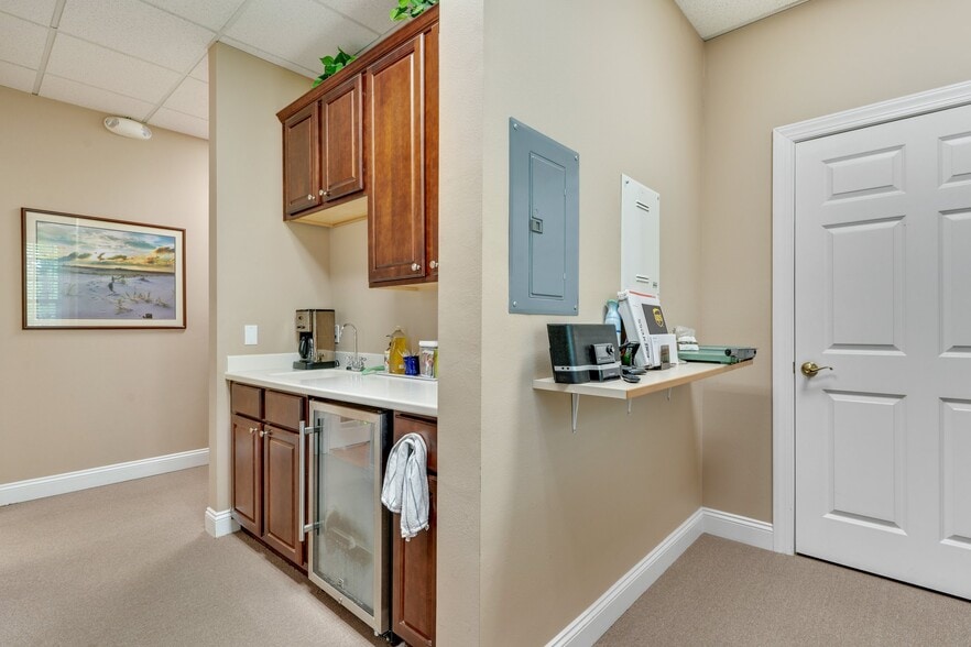 More Photos Of 2104 Delta Way, Tallahassee Office For Sale