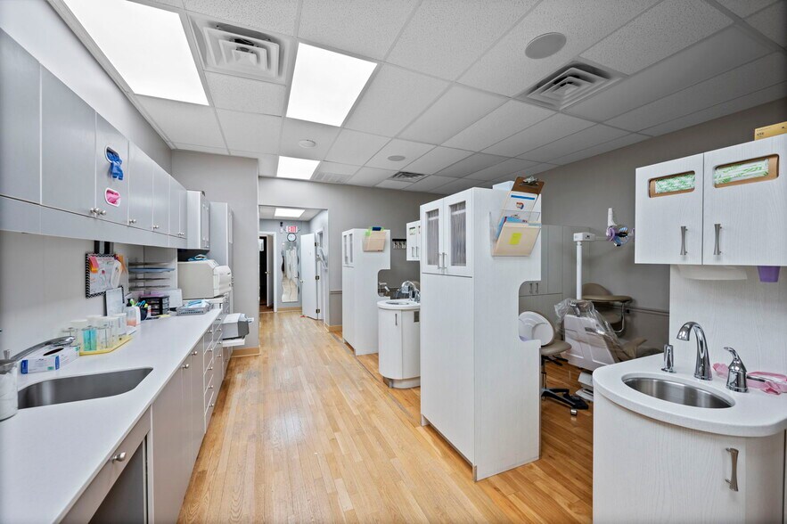 More Photos Of 338 N Charles St, Baltimore Storefront Retail Residential For Sale