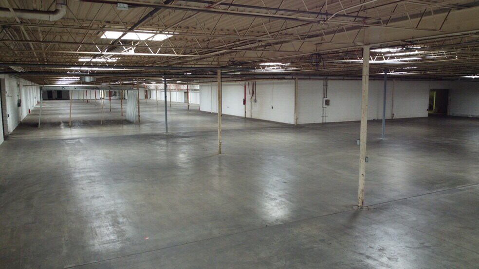 More Photos Of 2615 Elmhurst Ln, Portsmouth Warehouse For Lease