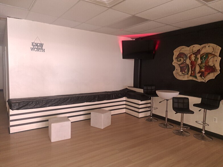 More Photos Of 127 Perry St, Trenton General Retail For Sale