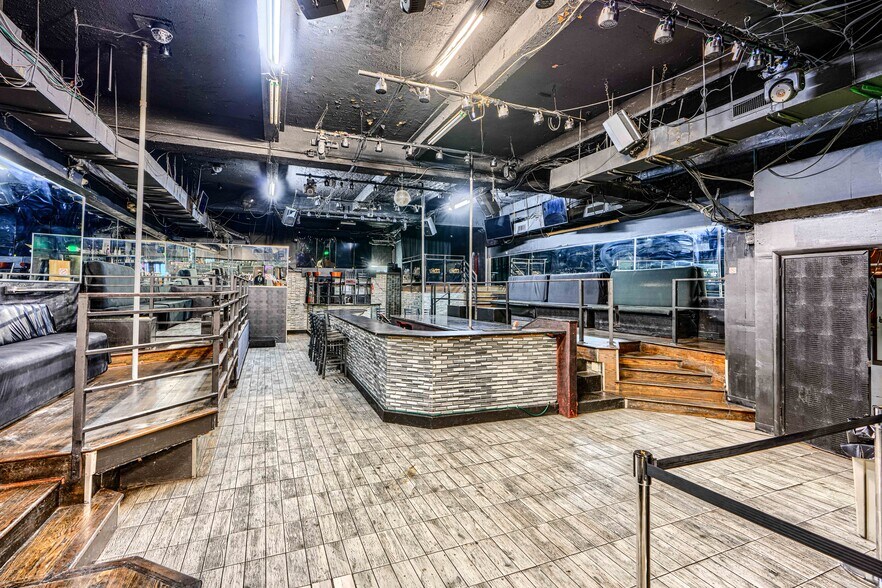 More Photos Of 414-416 E Baltimore St, Baltimore Bar For Sale