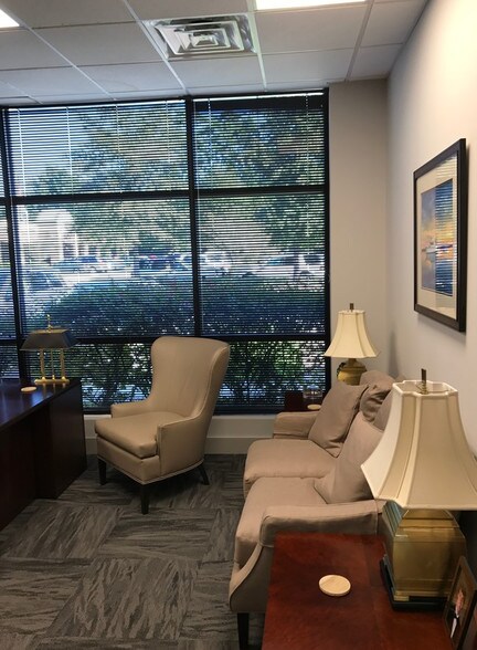 More Photos Of 25 Chatham Ctr S, Savannah Office Residential For Lease