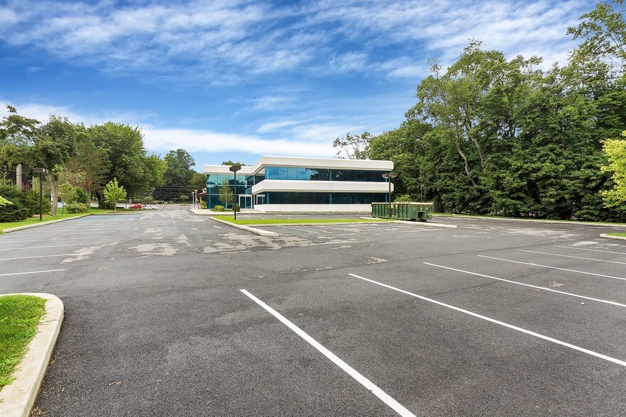 More Photos Of 611 W Hartsdale Ave, White Plains Medical For Lease