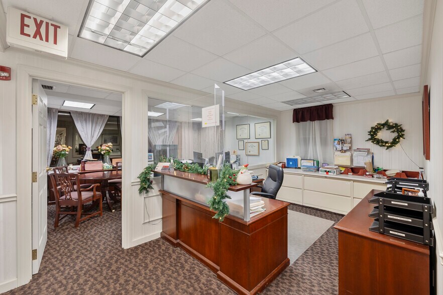 More Photos Of 37 W Middle St, Gettysburg Storefront Retail Residential For Lease