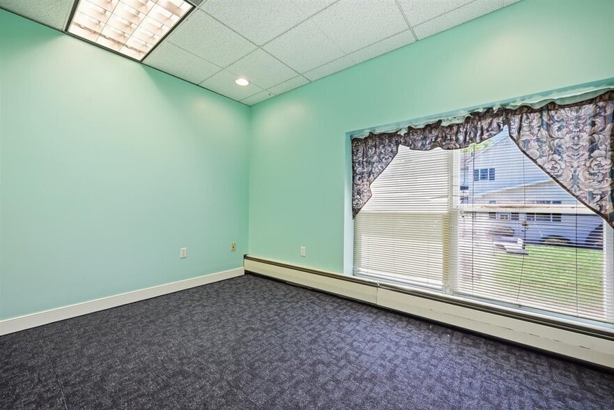 More Photos Of 90 N Franklin St, Pen Argyl Office Residential For Sale
