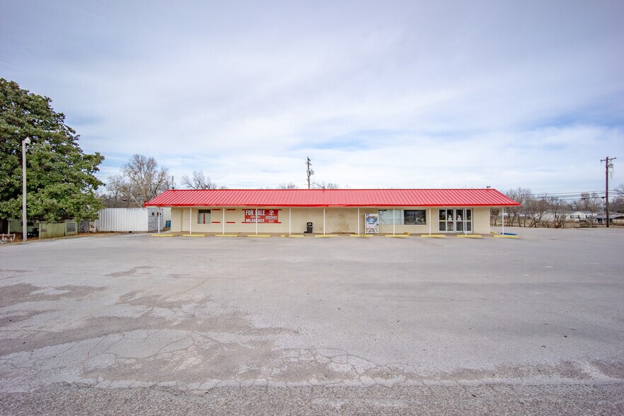 More Photos Of 1012 6th St, Maysville Supermarket For Sale