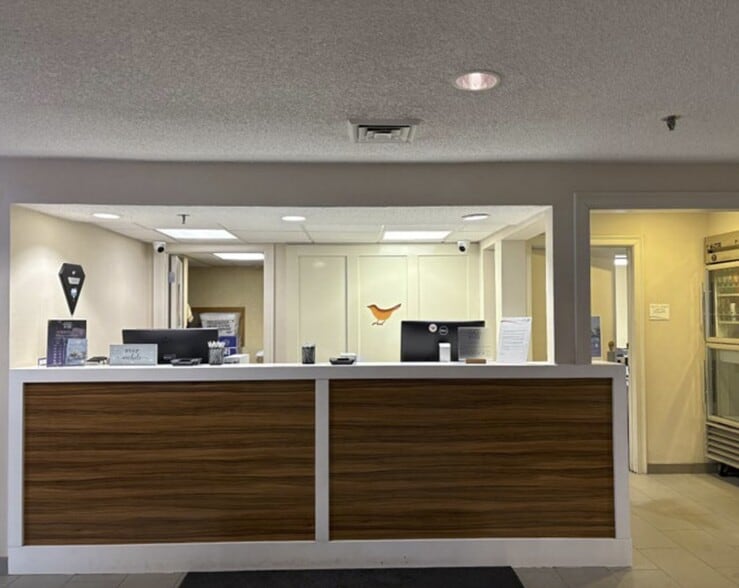 More Photos Of 35 Hurricane Ln, Williston Hotel For Sale