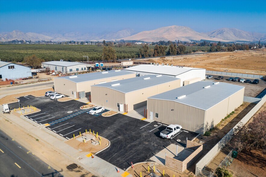 More Photos Of 136,146,156 S Blair Rd, Woodlake Industrial For Lease