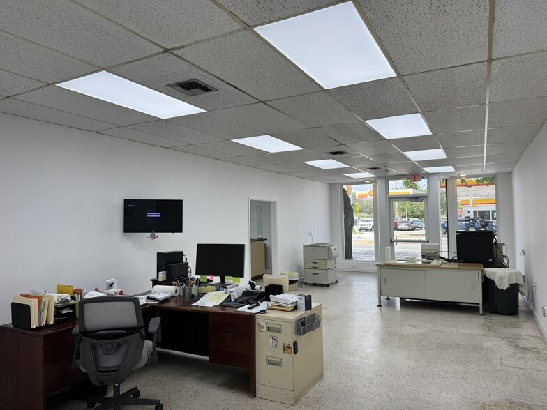More Photos Of 12501-12505 NW 7th Ave, North Miami Office For Lease