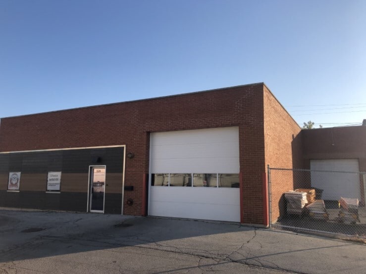 Primary Photo Of 1520 Hannah Ave, Forest Park Flex For Sale