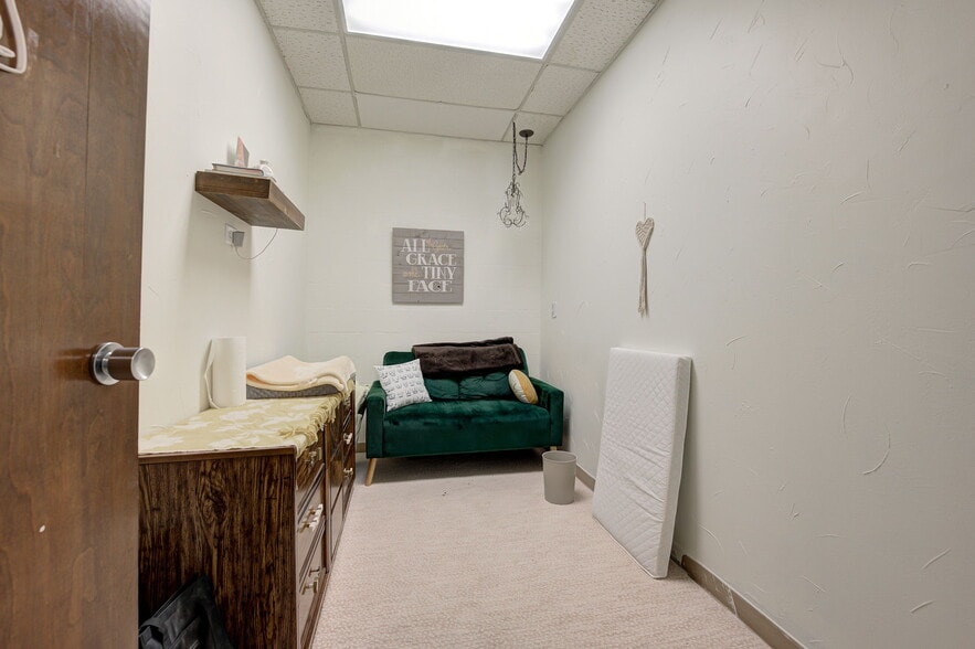 More Photos Of 1212 S Air Depot Blvd, Oklahoma City Office For Sale