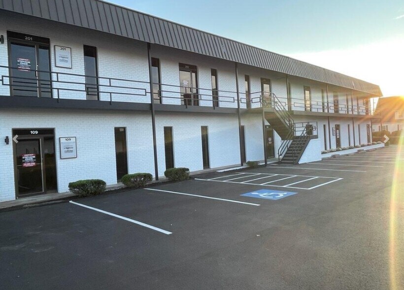 More Photos Of 210 Dahlonega Hwy, Cumming Unknown For Lease