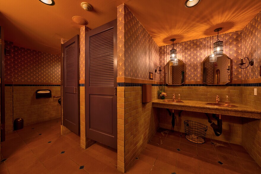 More Photos Of 369 N Palm Canyon Dr, Palm Springs Restaurant For Lease