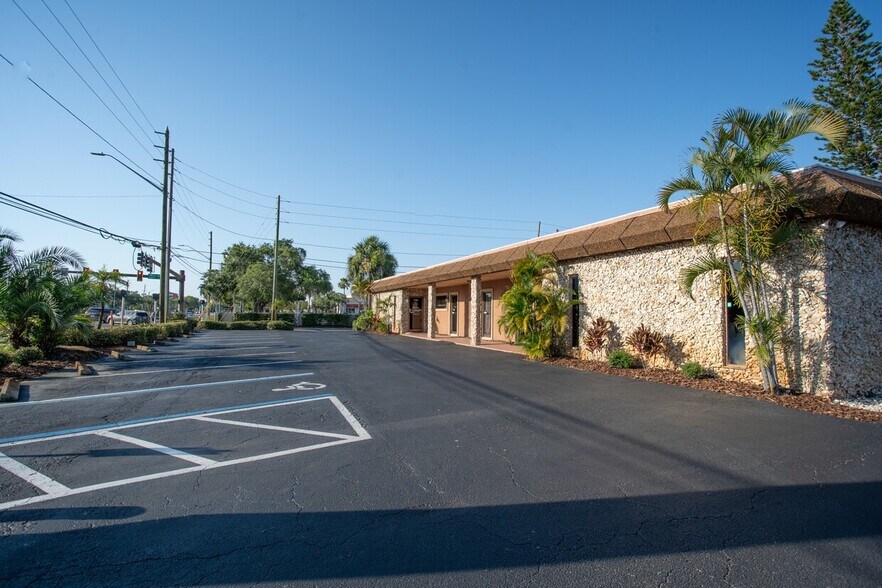 More Photos Of 1751 66th St N, Saint Petersburg Office For Sale