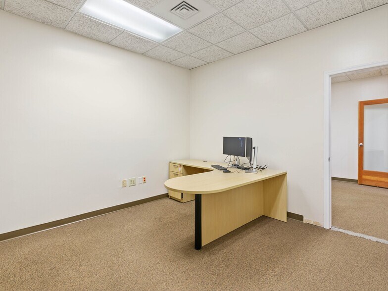 More Photos Of 86 Asheland Ave, Asheville Medical For Lease