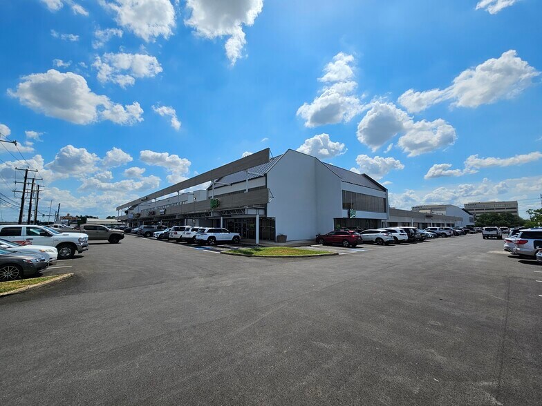 More Photos Of 8800-8856 Broadway St, San Antonio Unknown For Lease