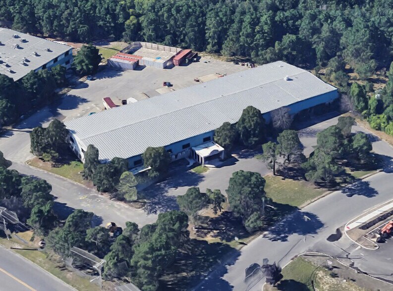 More Photos Of 1995 Swarthmore Ave, Lakewood Warehouse For Lease