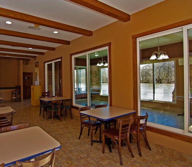 More Photos Of 846 Hinton Bypass Byp, Hinton Restaurant For Lease