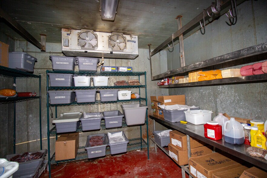 More Photos Of 47506 US-290 BUS, Hempstead Convenience Store For Sale