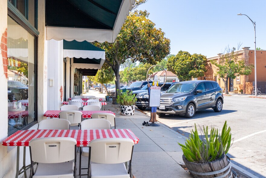 More Photos Of 1306 Pine St, Paso Robles Storefront For Sale