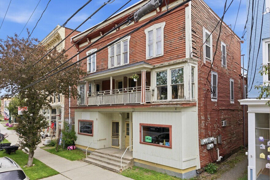 Primary Photo Of 198 N Main St, Salem Storefront Retail Residential For Sale