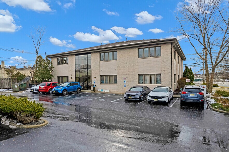 Primary Photo Of 1740 Oak Tree Rd, Edison Medical For Lease