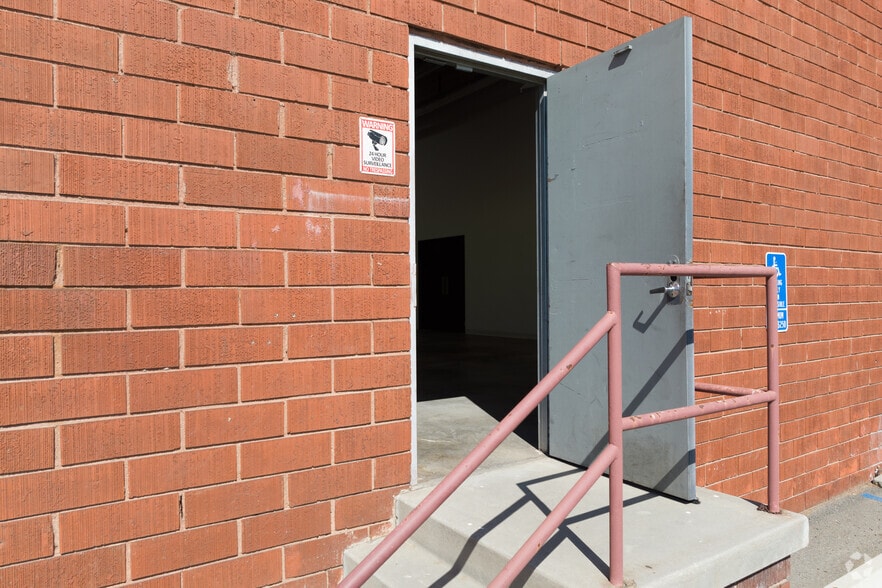 More Photos Of 151-153 W Rosecrans Ave, Gardena Warehouse For Lease