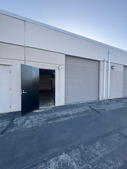 More Photos Of 2633 E 28th St, Signal Hill Research And Development For Lease