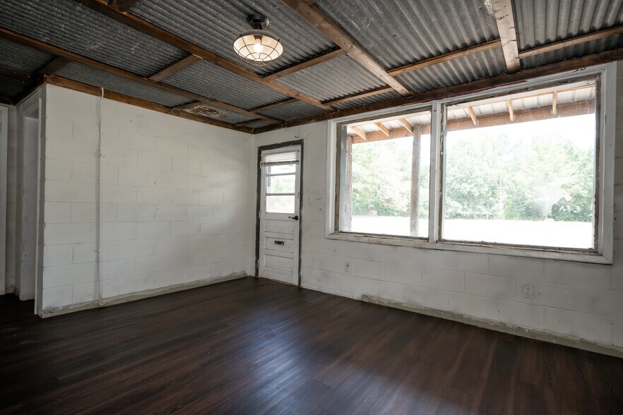 More Photos Of 577 Main st, Lexington Flex For Sale