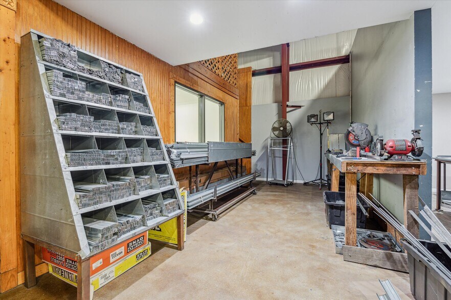 More Photos Of 11126 Timber Crest Dr, Houston Warehouse For Lease