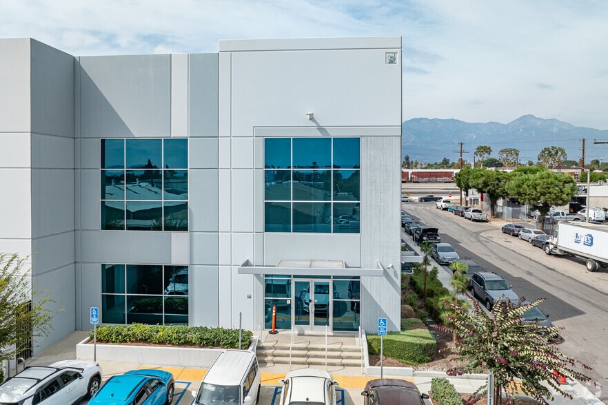 More Photos Of 508 S Palmetto Ave, Ontario Warehouse For Lease